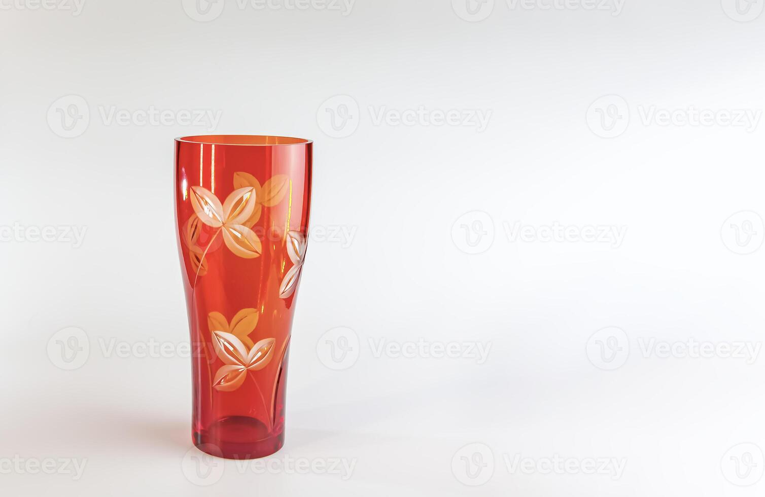leeren Kristall Vase auf Weiß Hintergrund. das Vase war gemacht im das Mitte des 20. Jahrhunderts Jahrhundert. foto