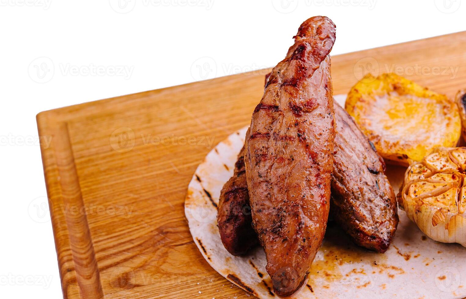 gegrillt Filet Steak mit Gemüse auf Holz foto