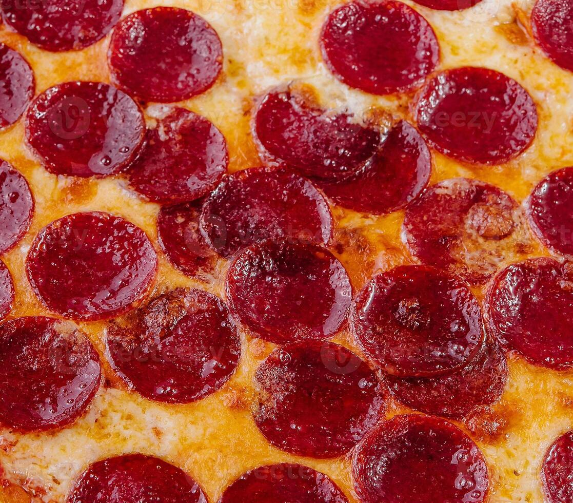 hausgemacht Pizza schließen oben oben Aussicht foto