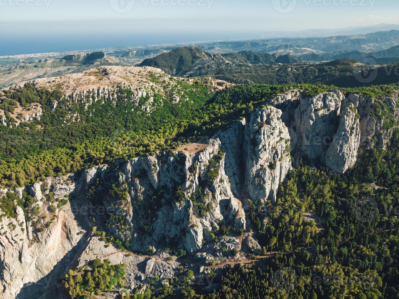 oben von Berg Dolomiti von Süd im Kalabrien Region Antenne Aussicht foto