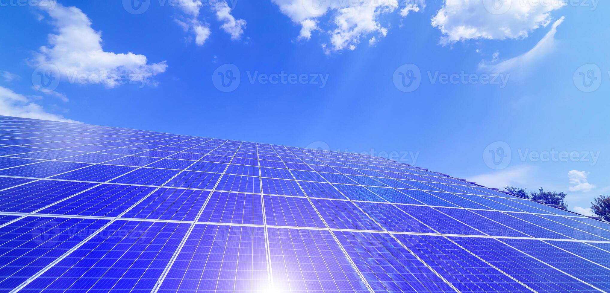 Produktion von Solar- Tafeln. Grün Energie Konzept. modern Produktion Fabrik oder Pflanze. Besondere Ausrüstung. foto