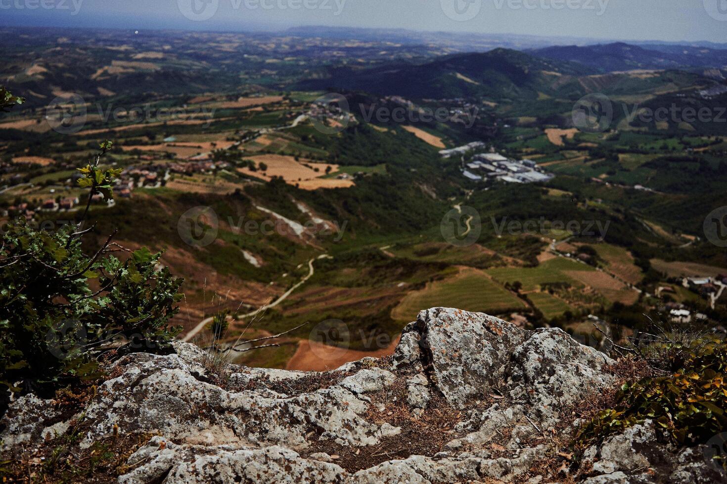 ein spektakulär Aussicht von das Berge, Täler und Flüsse von das Mittelmeer Land foto