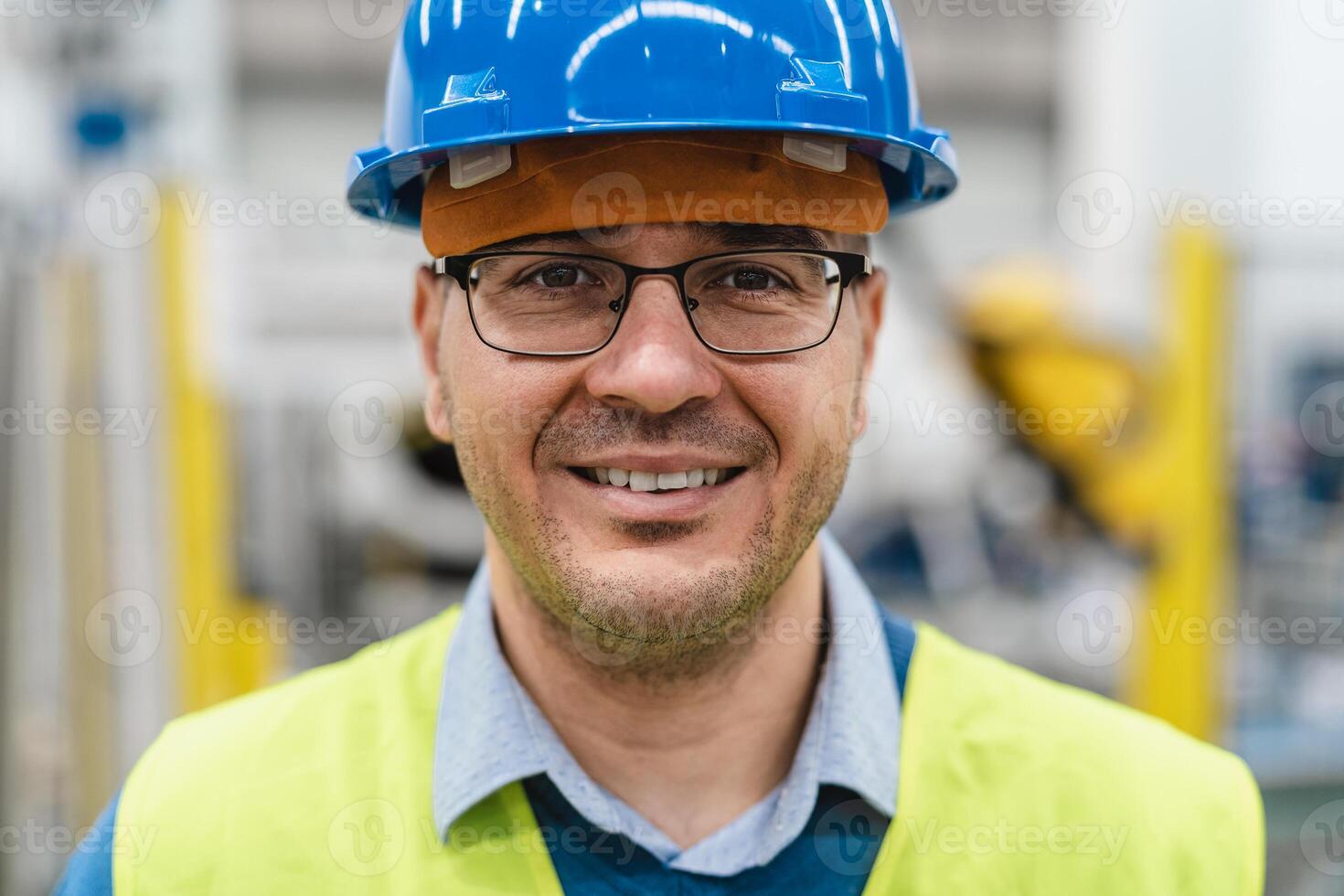 Ingenieur Mann Arbeiten Innerhalb Roboter Fabrik - - Automatisierung Industrie Konzept foto