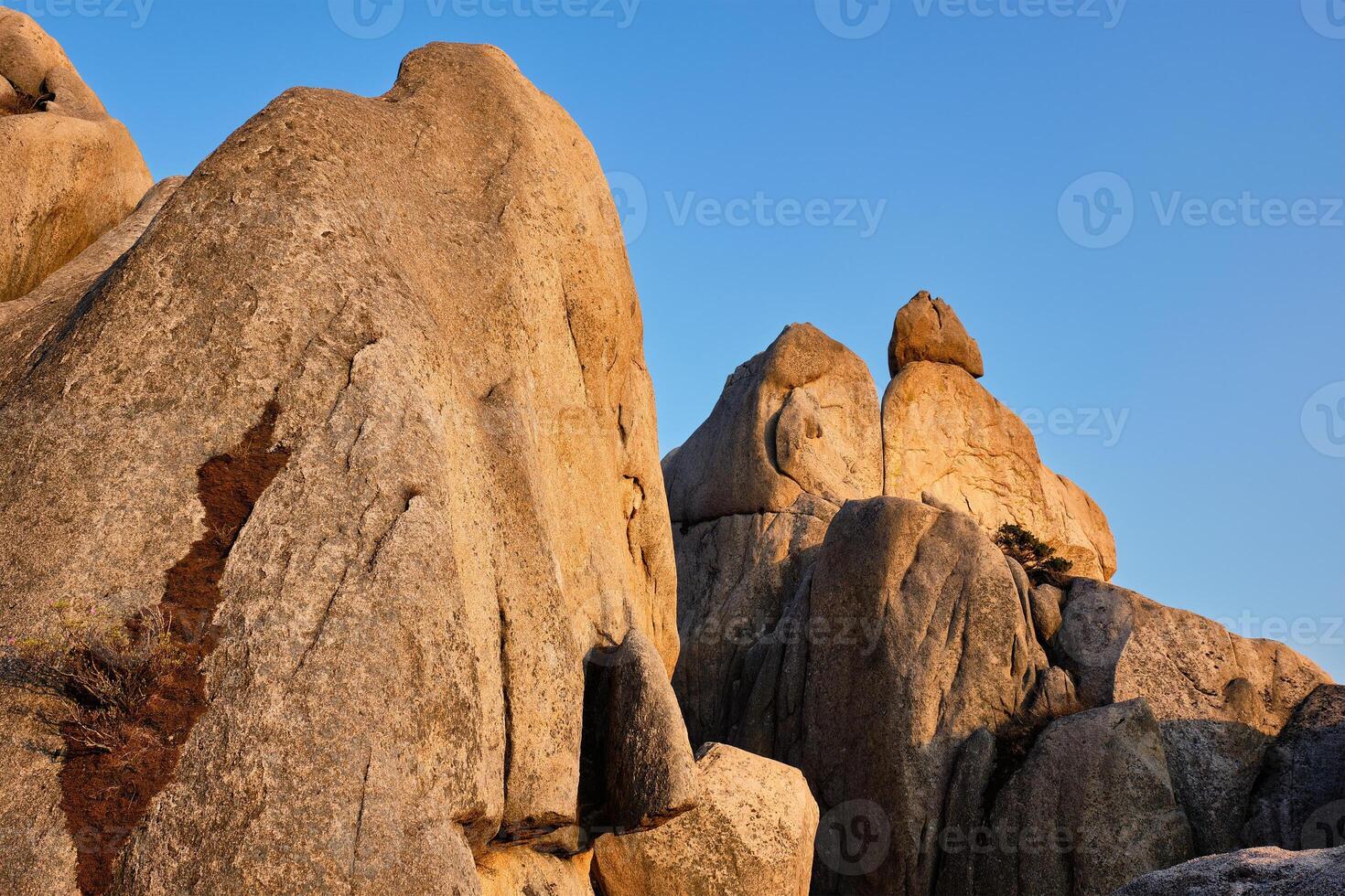 Aussicht von ulsanbawi Felsen Gipfel auf Sonnenuntergang. Seoraksan National Park, Süd Korea foto