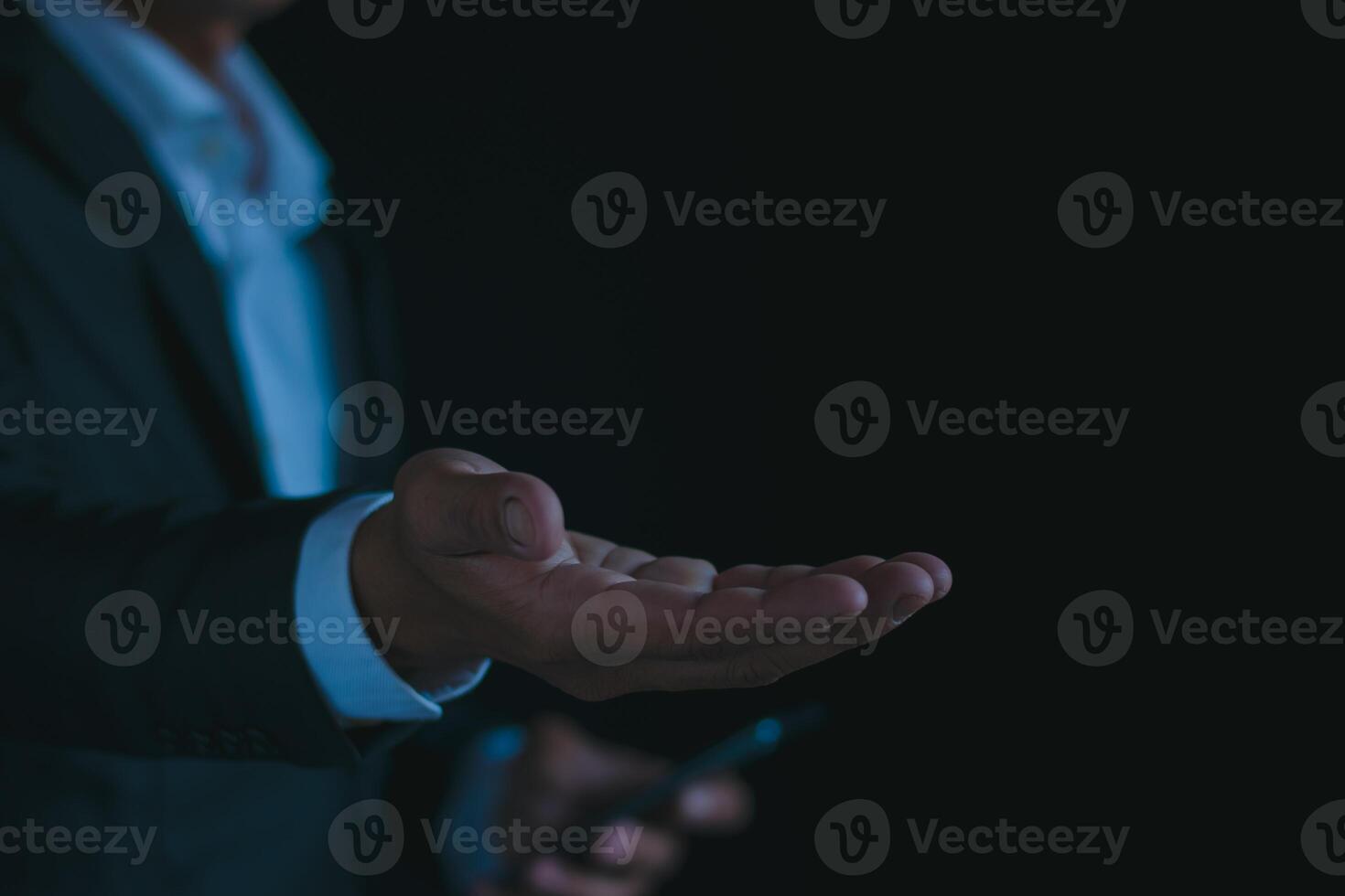 Geschäftsmann Hände Arbeiten mit ein Handy, Mobiltelefon Telefon foto