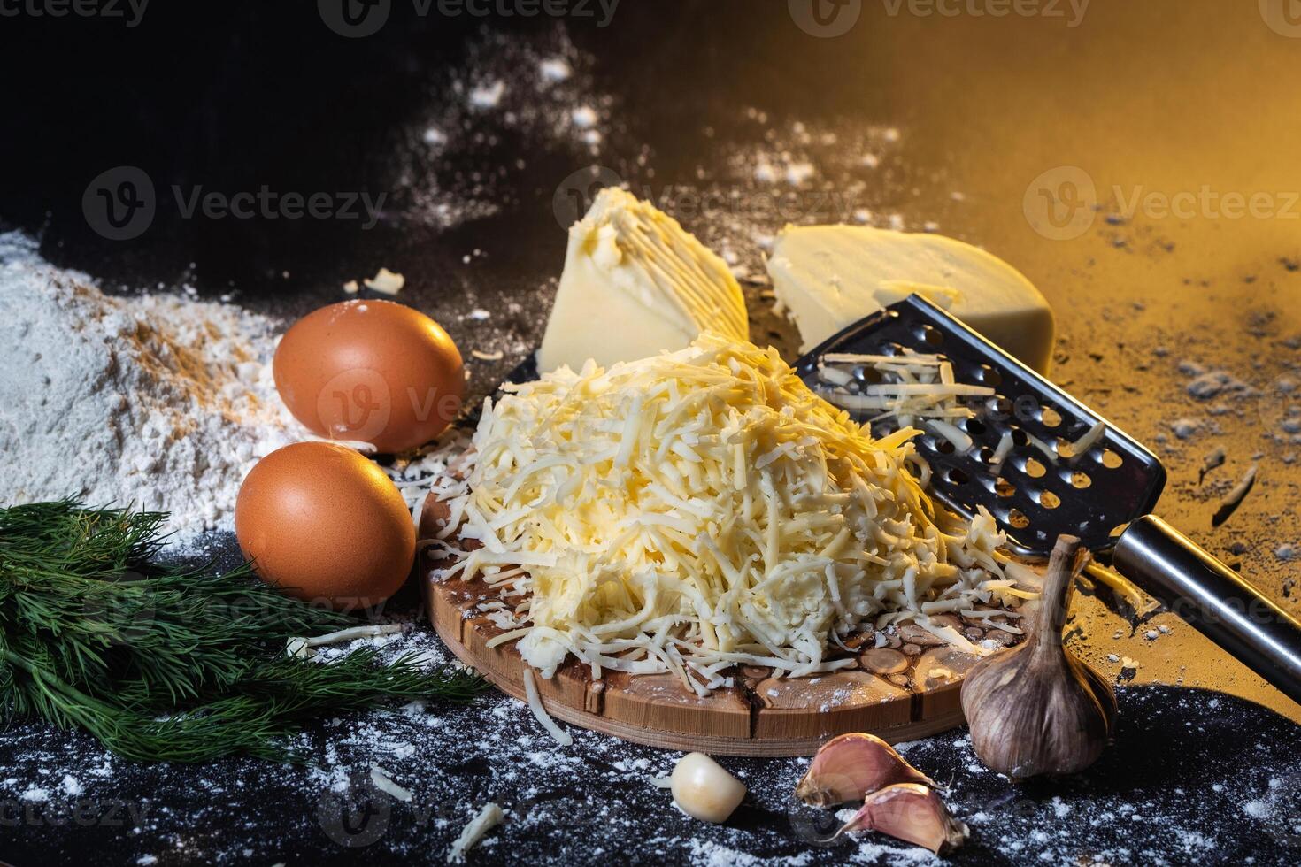 Vorbereitung von das Prozess von Kochen Käse Bälle mit Knoblauch und Dill auf ein schwarz Hintergrund foto