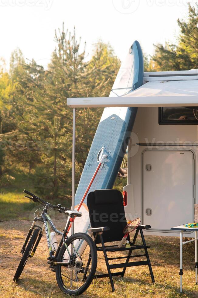 ein Ferien Ausflug im ein Wohnmobil, ein sich ausruhen im ein van foto