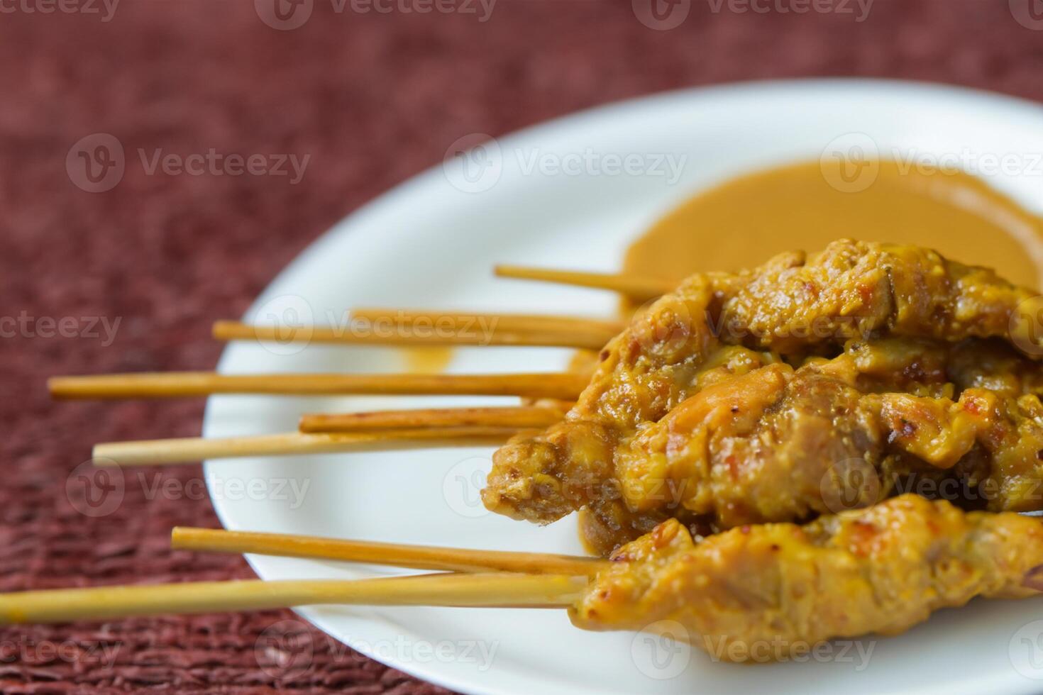 hingeben im das Schönheit von schön satay, wo Spieße von mariniert Freude sind gegrillt zu golden Perfektion, Angebot ein Symphonie von Geschmack im jeder beissen, ein kulinarisch Kunst zu genießen foto