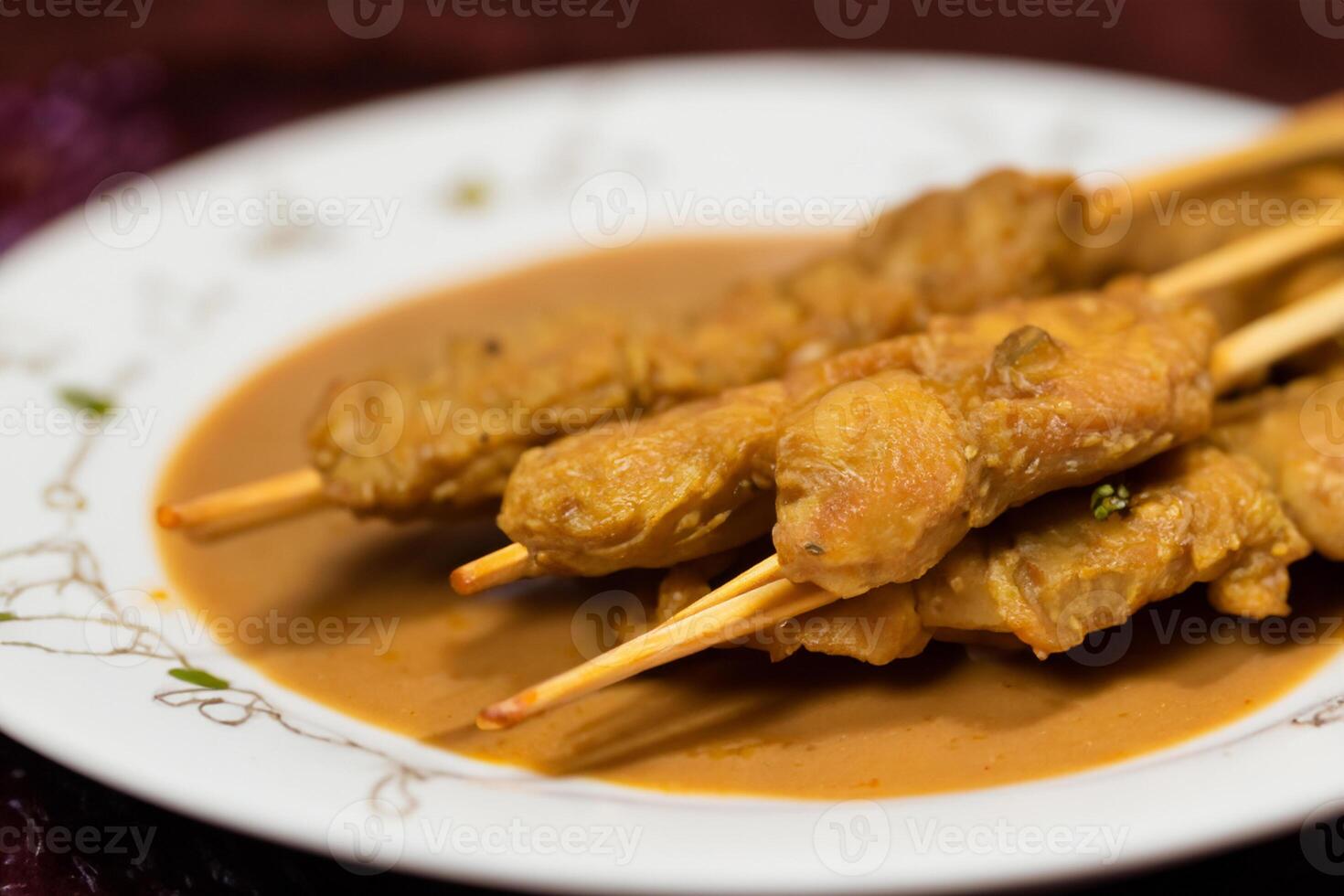 hingeben im das Schönheit von schön satay, wo Spieße von mariniert Freude sind gegrillt zu golden Perfektion, Angebot ein Symphonie von Geschmack im jeder beissen, ein kulinarisch Kunst zu genießen foto