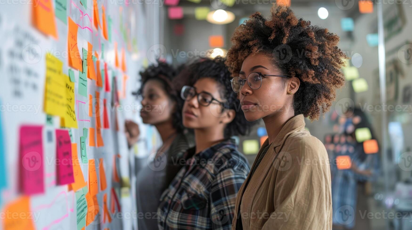 ai generiert Innovatoren beim das Vordergrund Frauen Gestaltung Techniker Morgen foto