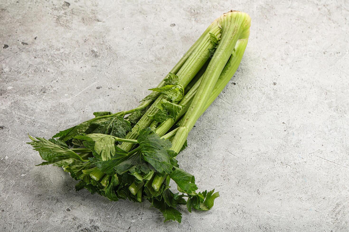 vegan Küche - - Sellerie Stängel mit Blatt foto