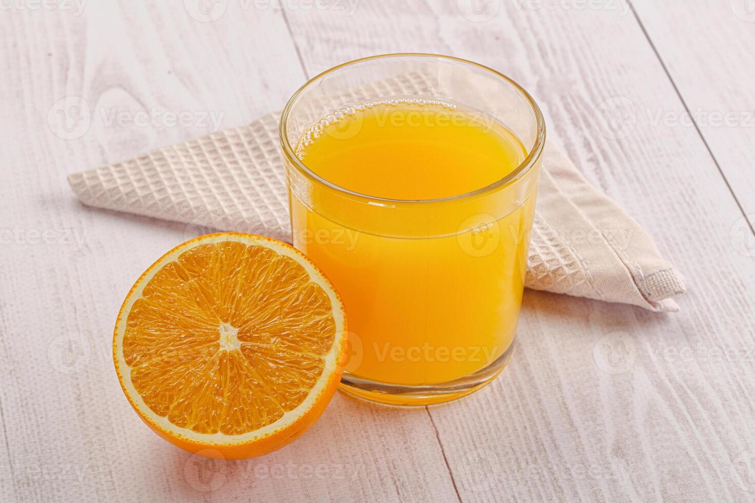 Süss frisch Orange Saft im das Glas foto