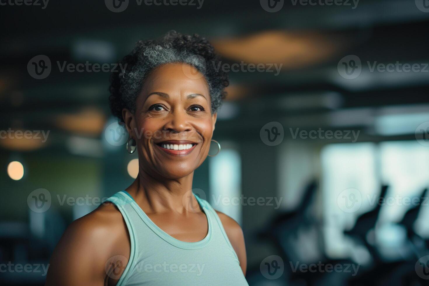 ai generiert heiter lächelnd Mitte alt afrikanisch amerikanisch Frau im Fitnessstudio, aktiv Erwachsene Frau Fitness trainieren. Senior Menschen und Sport, Kopieren Raum Banner foto