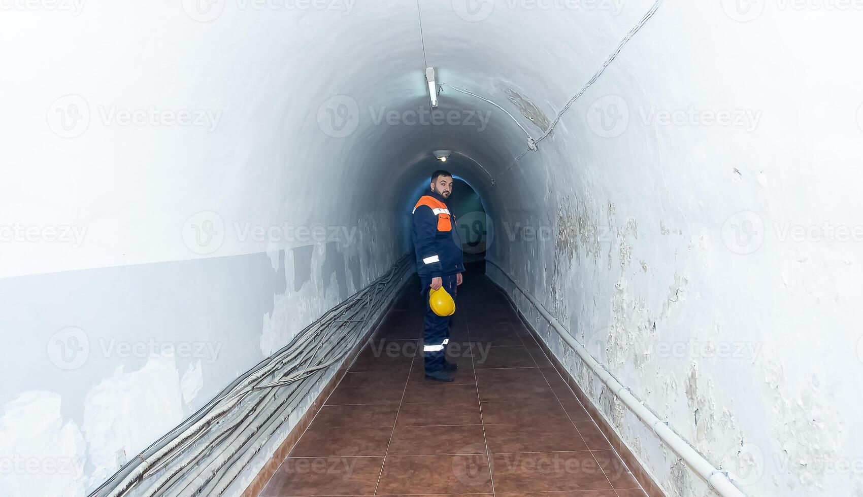 industriell Arbeiter beim das Arbeit foto