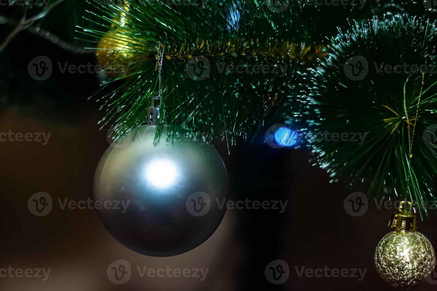 Weihnachten Baum mit Geschenk Kisten, Weihnachten Baum und Geschenke, Weihnachten Baum und Dekorationen foto