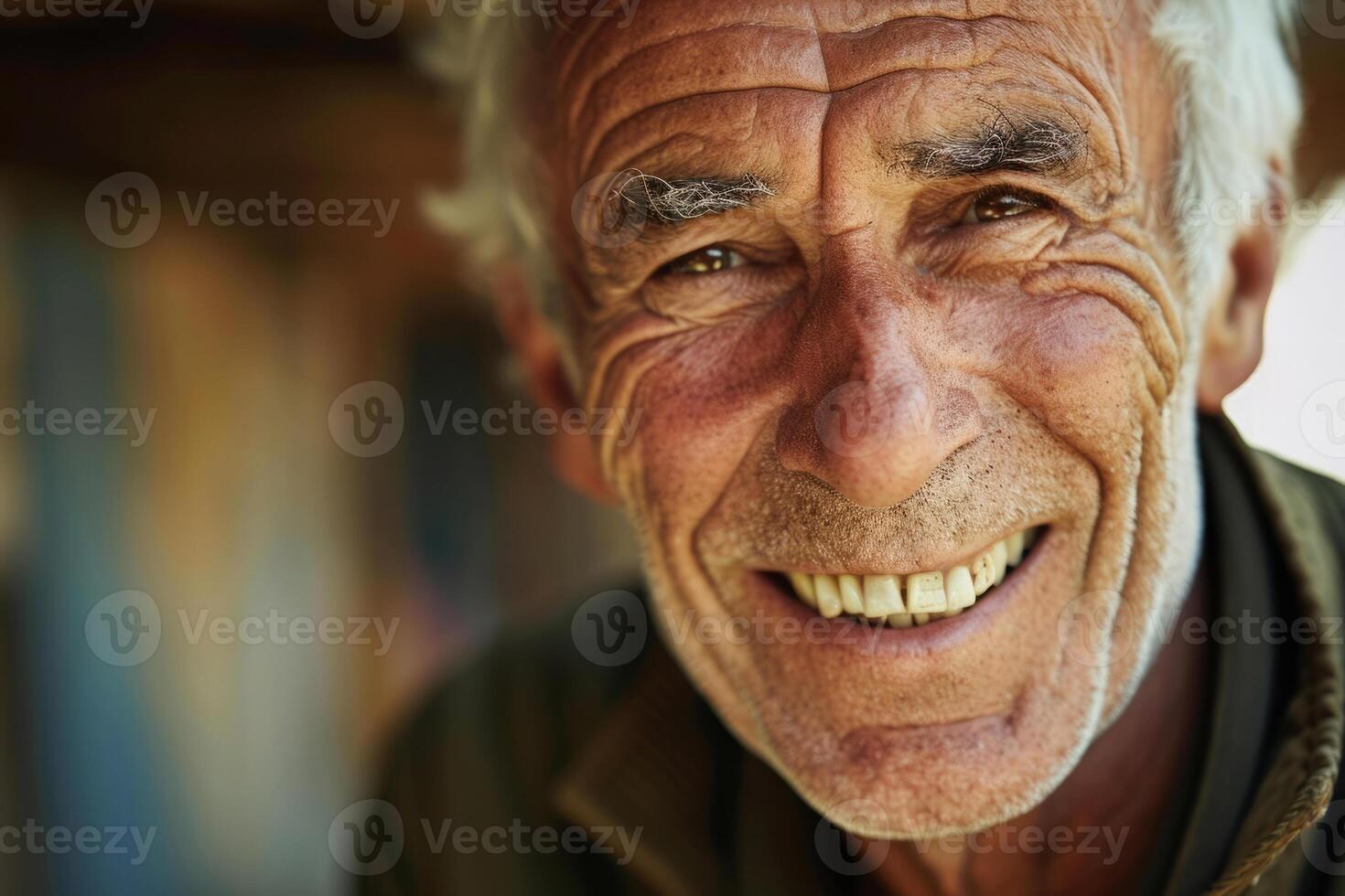 ai generiert Porträt von ein lächelnd Alten Mann im natürlich Licht foto