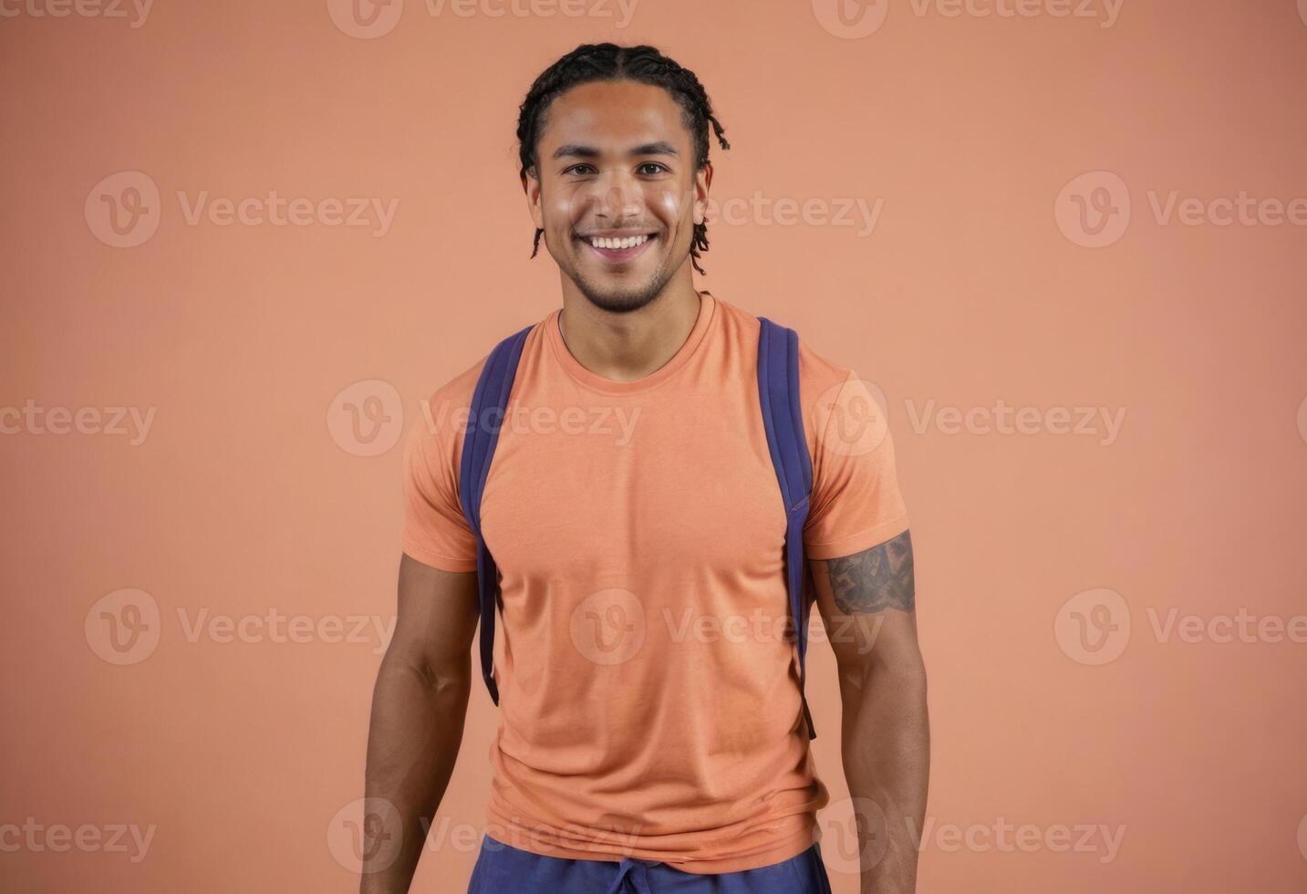 ai generiert passen sportlich Mann im Orange Sport T-Shirt lächelnd. repräsentiert ein aktiv, gesund Lebensstil. foto