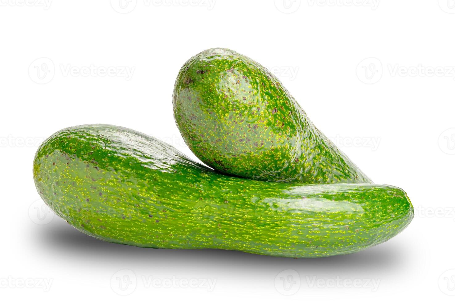 frisch Grün Avocado isoliert auf Weiß Hintergrund mit Ausschnitt Weg. Avocado ist ein Pflanze einheimisch zu Hochland Region. foto