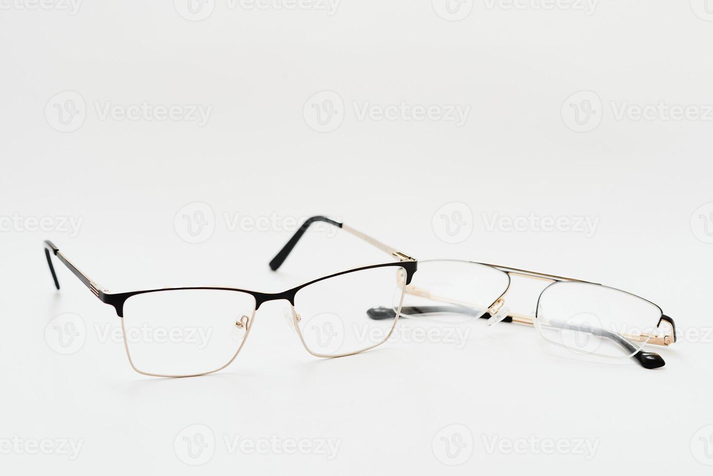 schwarz Brille mit Weiß Hintergrund foto