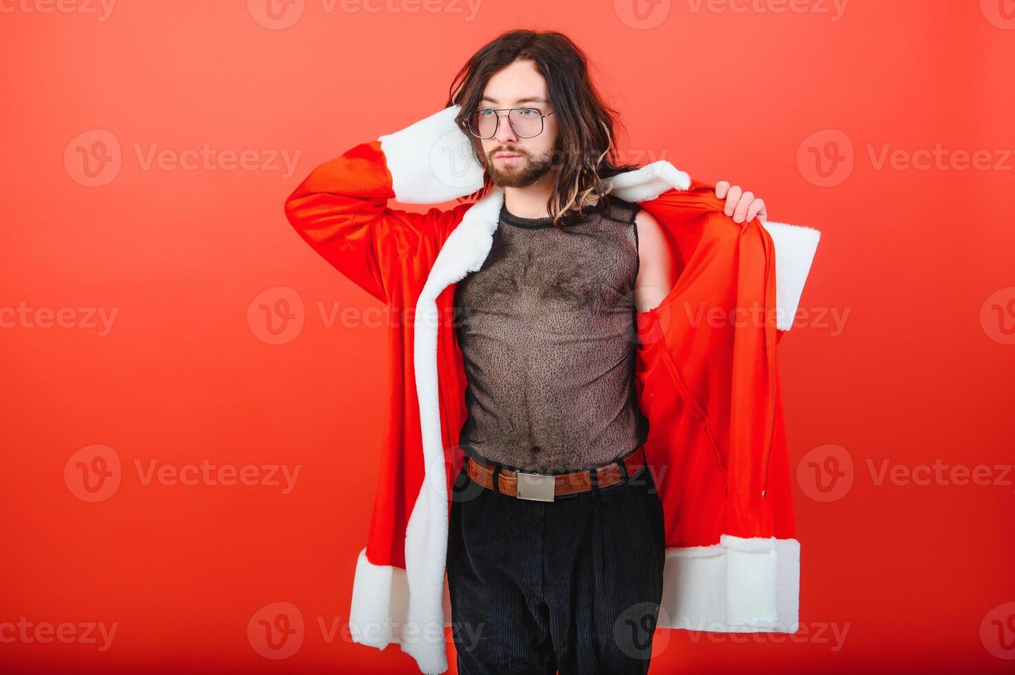 Neu Jahre Fröhlich Party. ein Fröhlich Mann im ein Santa Anzug. Gleichwertigkeit. lgbt Gemeinschaft. foto