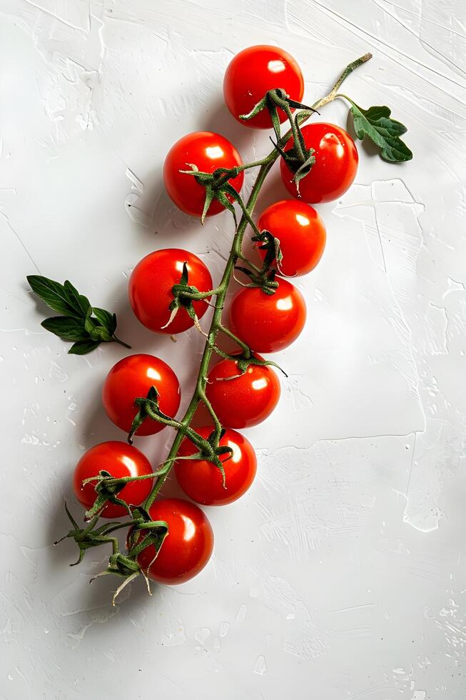 ai generiert Kirsche Tomaten auf das Ranke foto