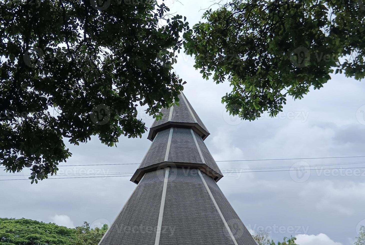 Erfassen das zeitlos Charme von indonesisch traditionell die Architektur foto