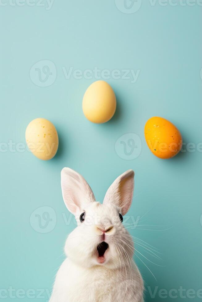 ai generiert überrascht Hase gegen Sanft Blau Hintergrund, perfekt zum Ostern Werbeaktionen. Kopieren Raum zum Text. Ostern Verkauf, Rabatt. generativ ai. foto