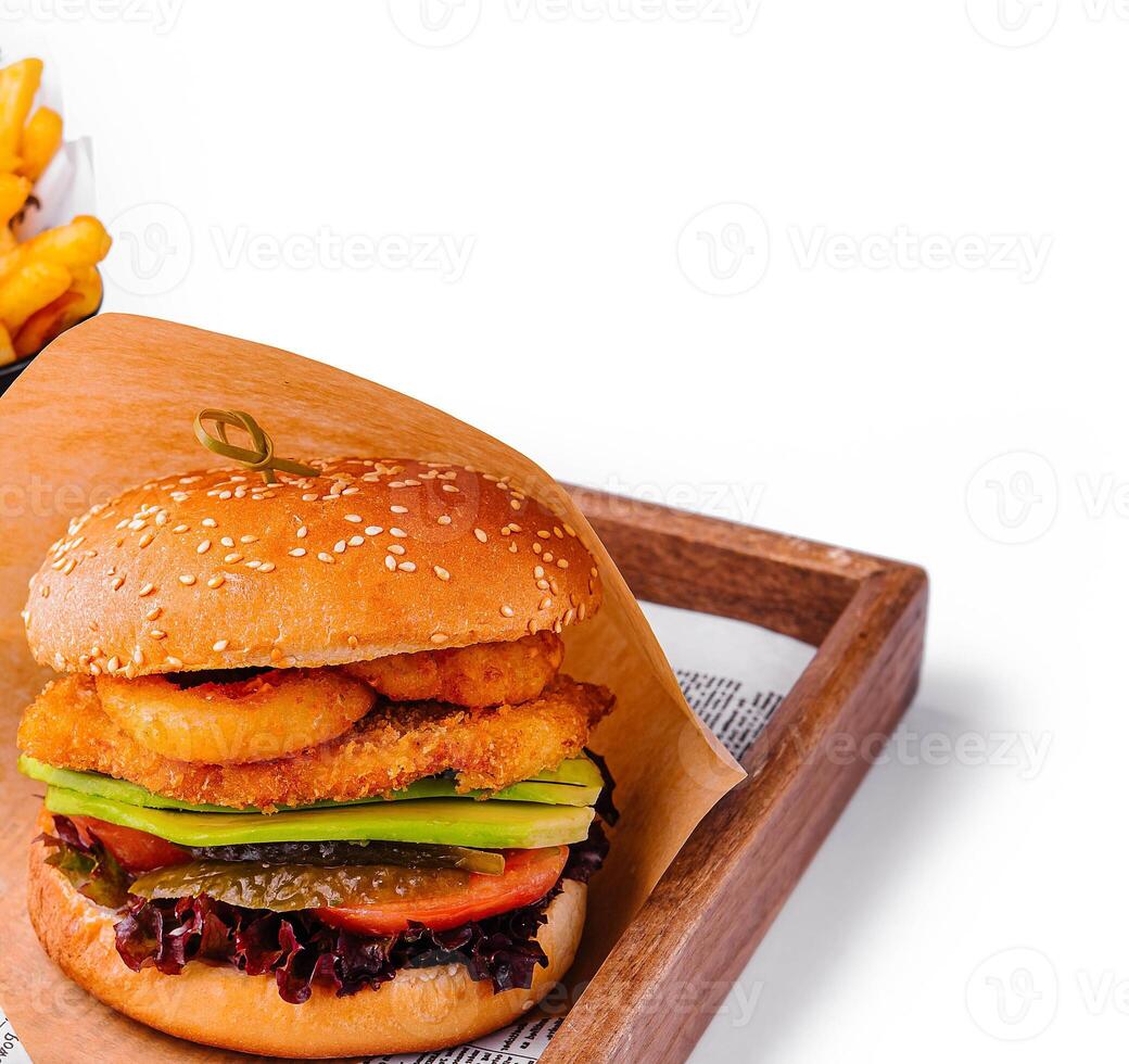 Gourmet Meeresfrüchte Kabeljau Burger mit Fisch Filets gekleidet foto