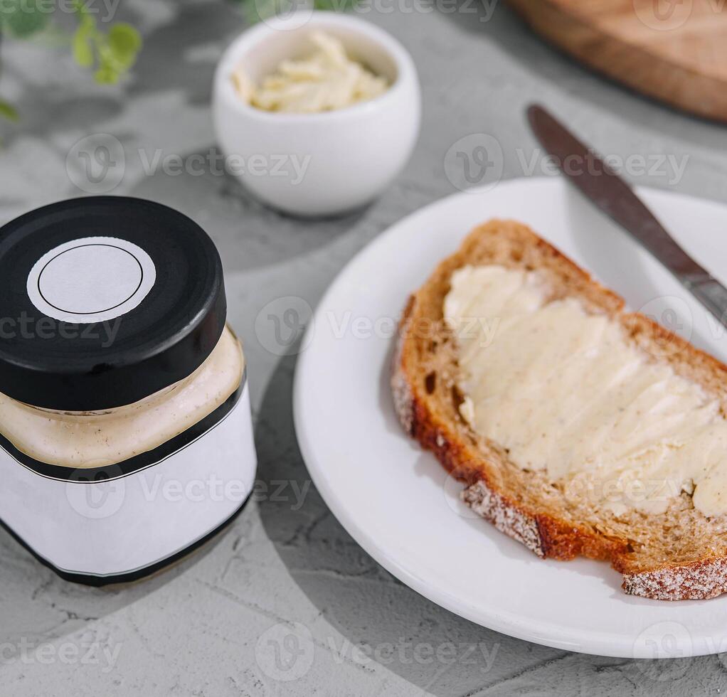 Scheibe von Brot mit Butter oben Aussicht foto