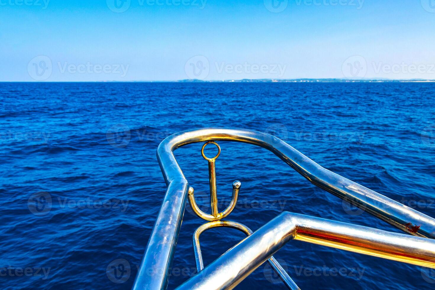 Boot Ausflug Katamaran Schiff Tour Blau Wal Menschen sri lanka. foto