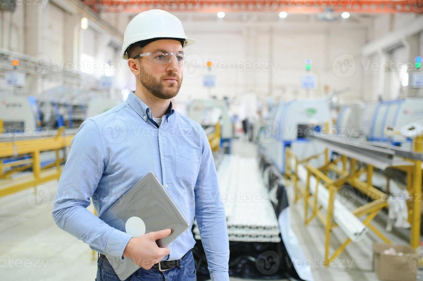 Porträt von Fachmann schwer Industrie Ingenieur foto