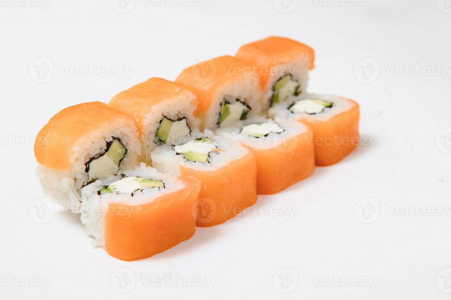 Sushi rollen auf ein Weiß Hintergrund foto