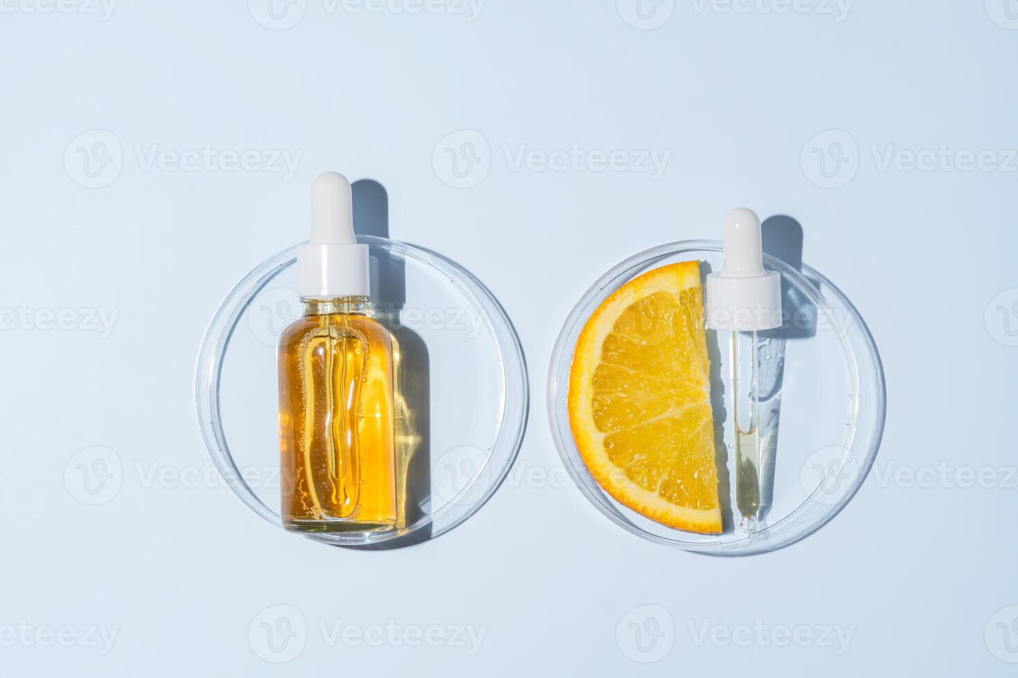 Zitrusfrüchte Labor Forschung. Kosmetika Produktionen, Aha Komponenten Extraktion. Haut Pflege Kosmetologie testen. Petri Geschirr mit Tropfer Flasche mit Gesicht Serum und Orange Obst Scheibe foto