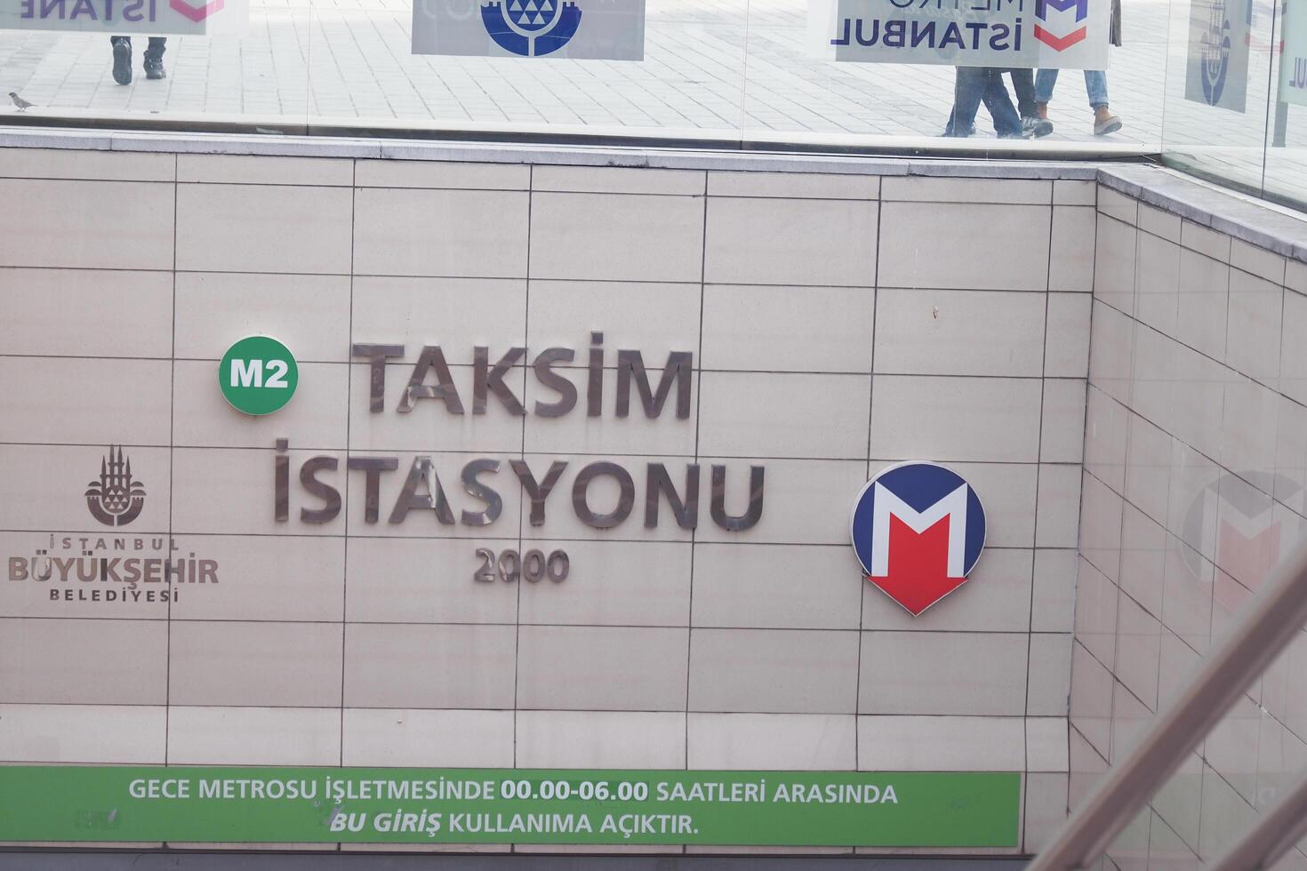 Truthahn Istanbul 21 kann 2023. Taqsim Metro Zeichen zum U-Bahn im Istanbul foto