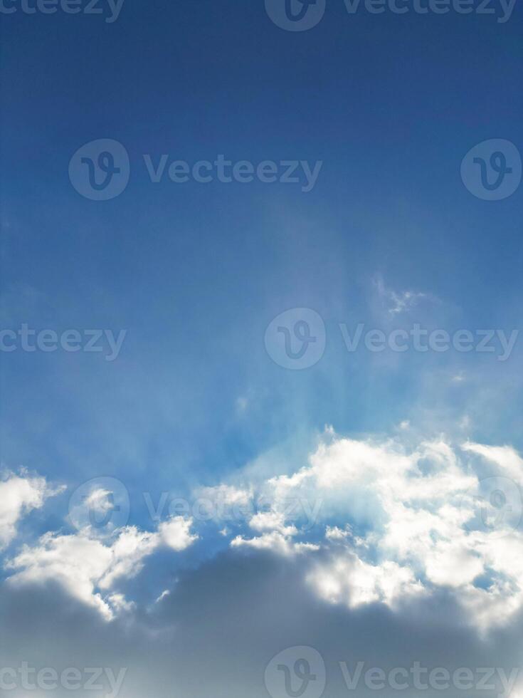 die meisten schön Himmel und Wolken Über England foto