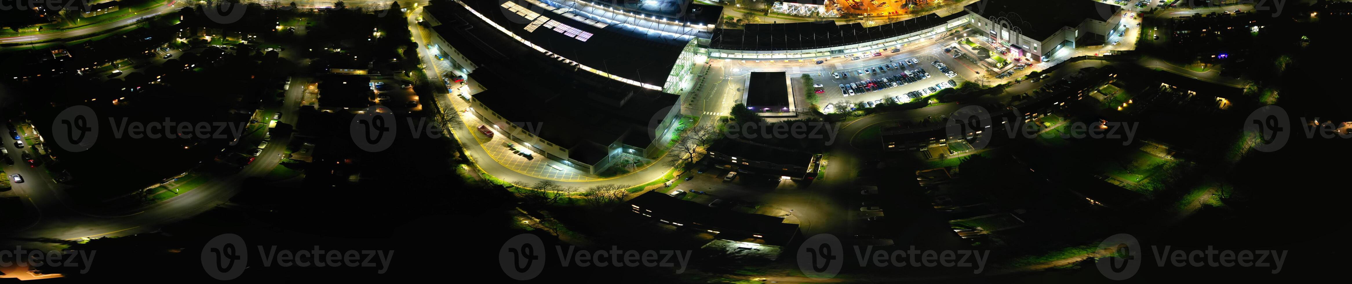 Antenne Panorama- Aussicht von beleuchtet zentral Hutfeld Stadt von England Vereinigtes Königreich während Nacht. März 9., 2024 foto