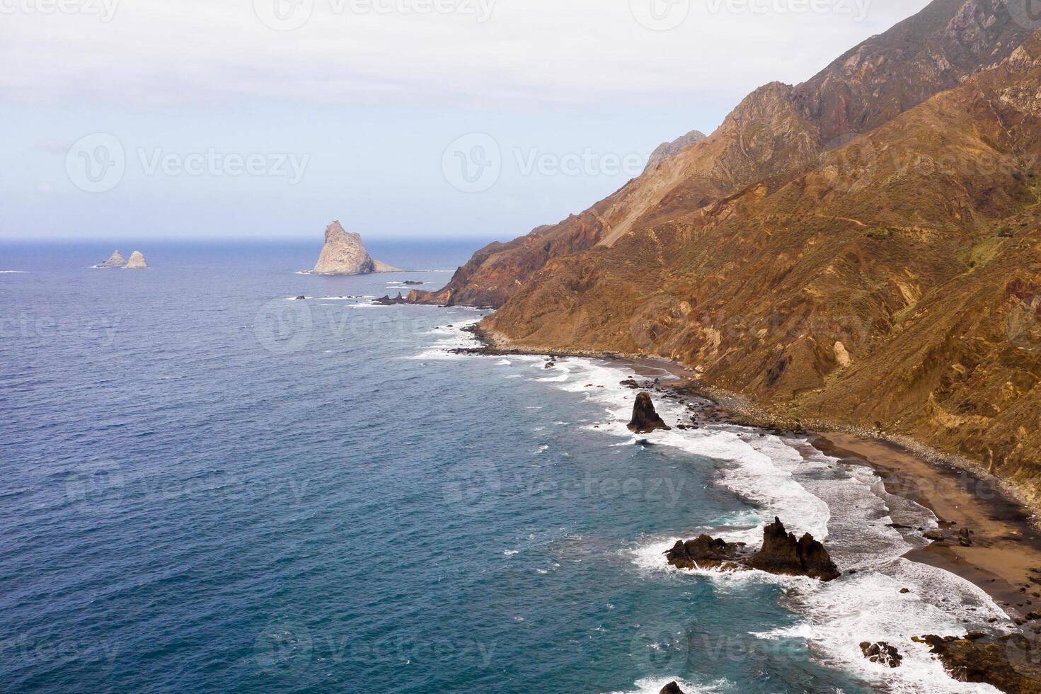 das sandig Strand von benijo auf das Insel von teneriffa.the Kanarienvogel Inseln. Spanien foto