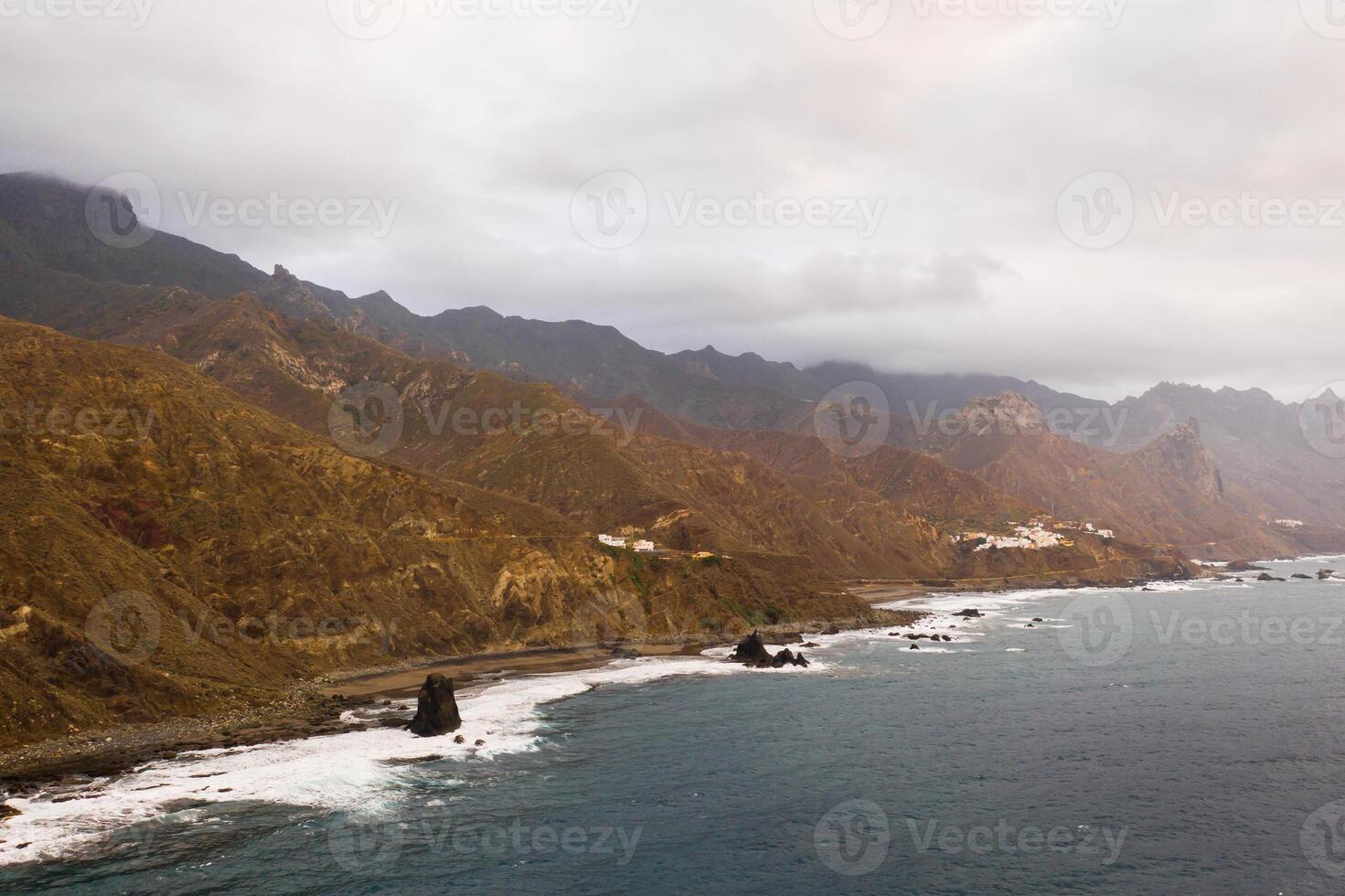 das sandig Strand von benijo auf das Insel von teneriffa.the Kanarienvogel Inseln. Spanien foto