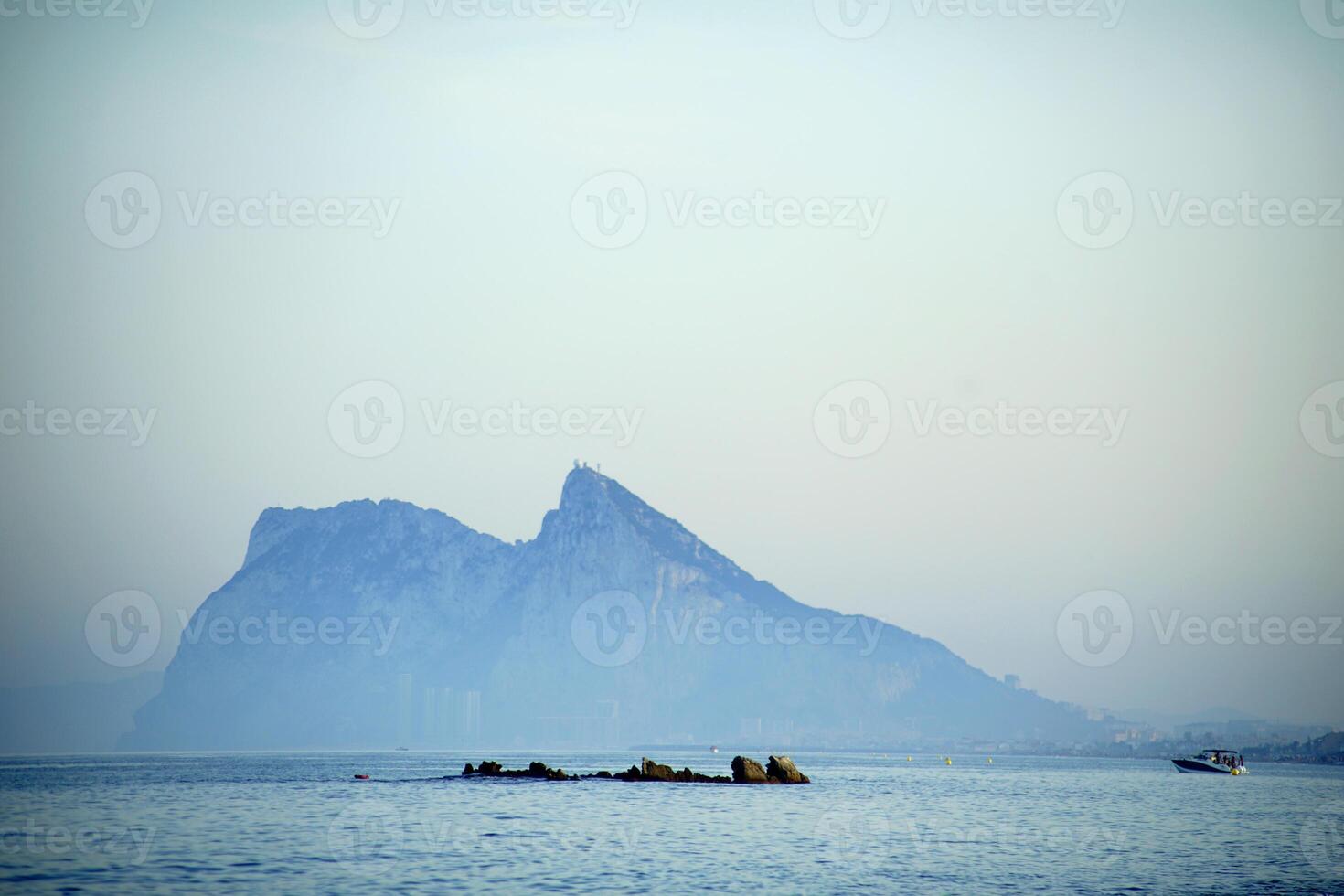 das Felsen von Gibraltar beim Sonnenuntergang foto