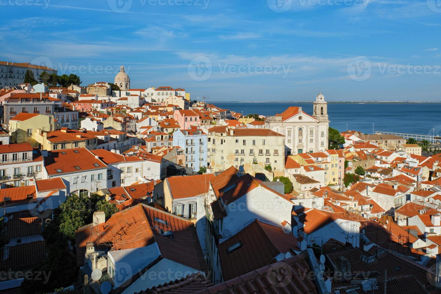 Aussicht von Lissabon von miradouro de Santa luzia Standpunkt. Lissabon, Portugal foto