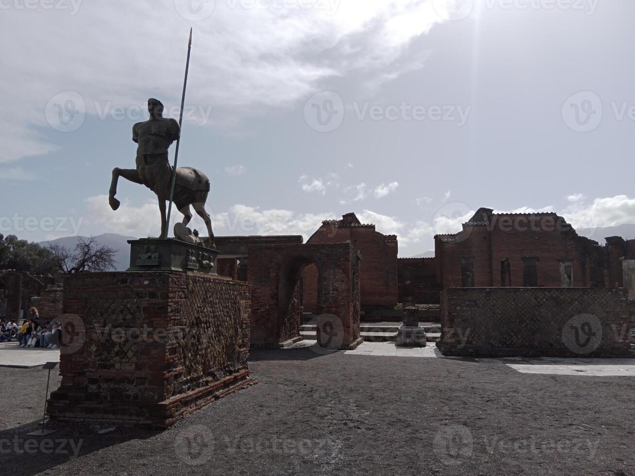 Pompeji, das uralt römisch Stadt begraben durch das Eruption von montieren Vesuv, steht wie ein UNESCO Welt Erbe Grundstück, Angebot ein einzigartig Blick in Täglich Leben während das römisch Reich. foto