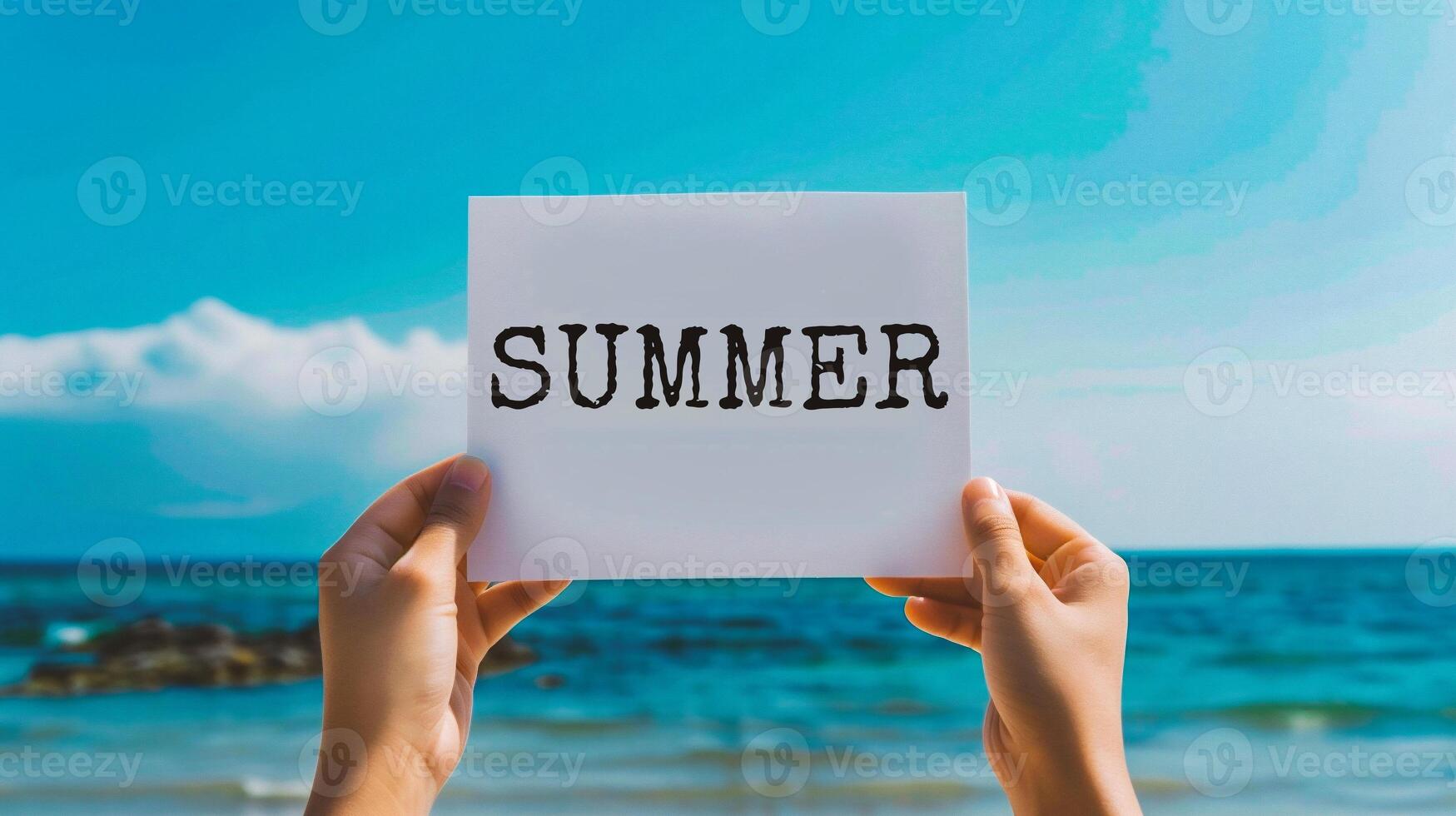 ai generiert Hände halten ein Karte mit Sommer- Text auf das Strand Hintergrund foto