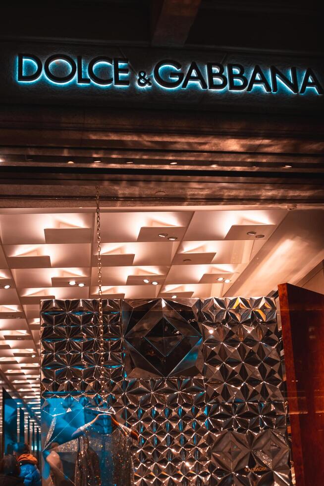 dolce ich Gabbana Geschäft beim über monte Napoleon Straße im Mailand, Italien. einer von das die meisten luxuriös Bereiche im das Stadt, mit viele berühmt Geschäfte. Luxus und Mode Konzept. Mailand, Italien 2.12.2023 foto