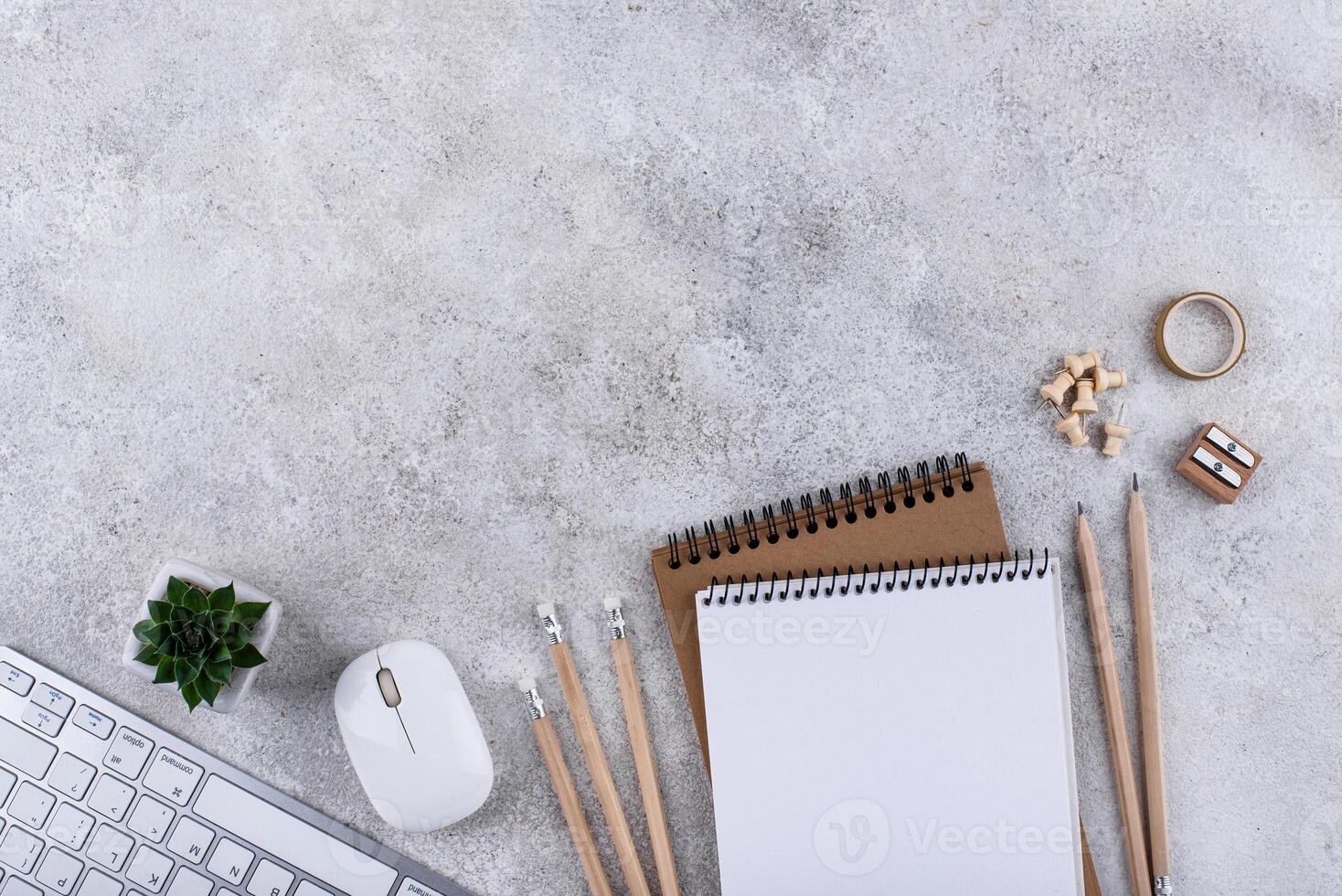 oben Aussicht Arbeit Schreibtisch Büro Arbeitsplatz foto