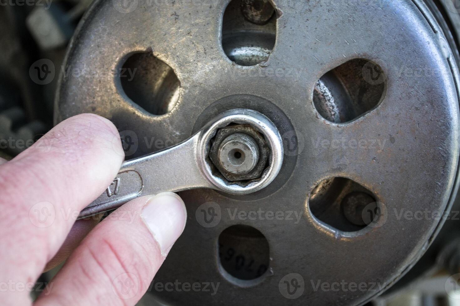 Automobil Reparatur. Handwerker Arbeiten. foto