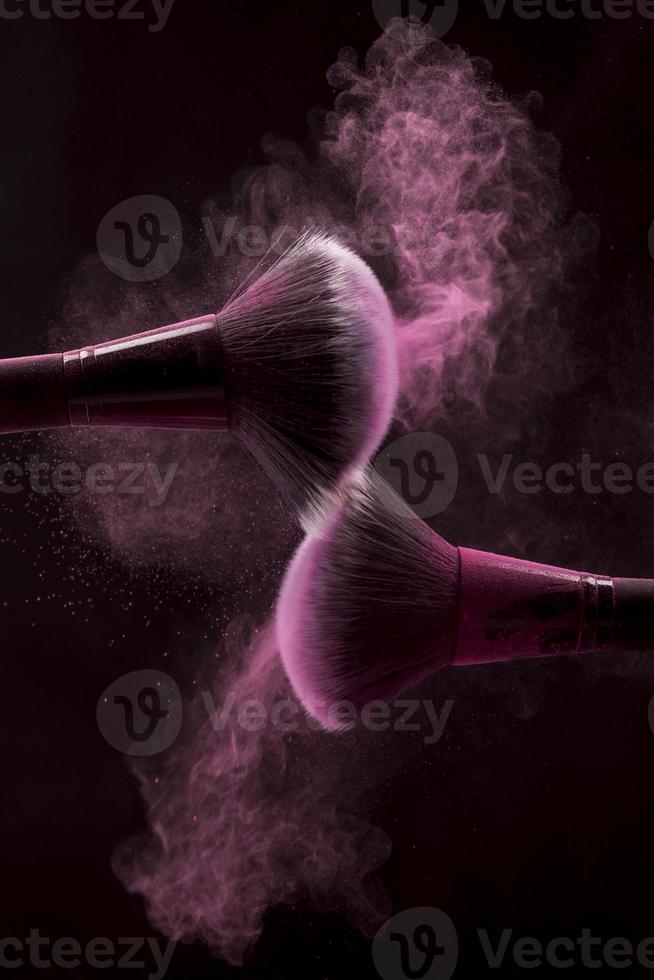 Kosmetikpinsel rosa Nebelpuder foto