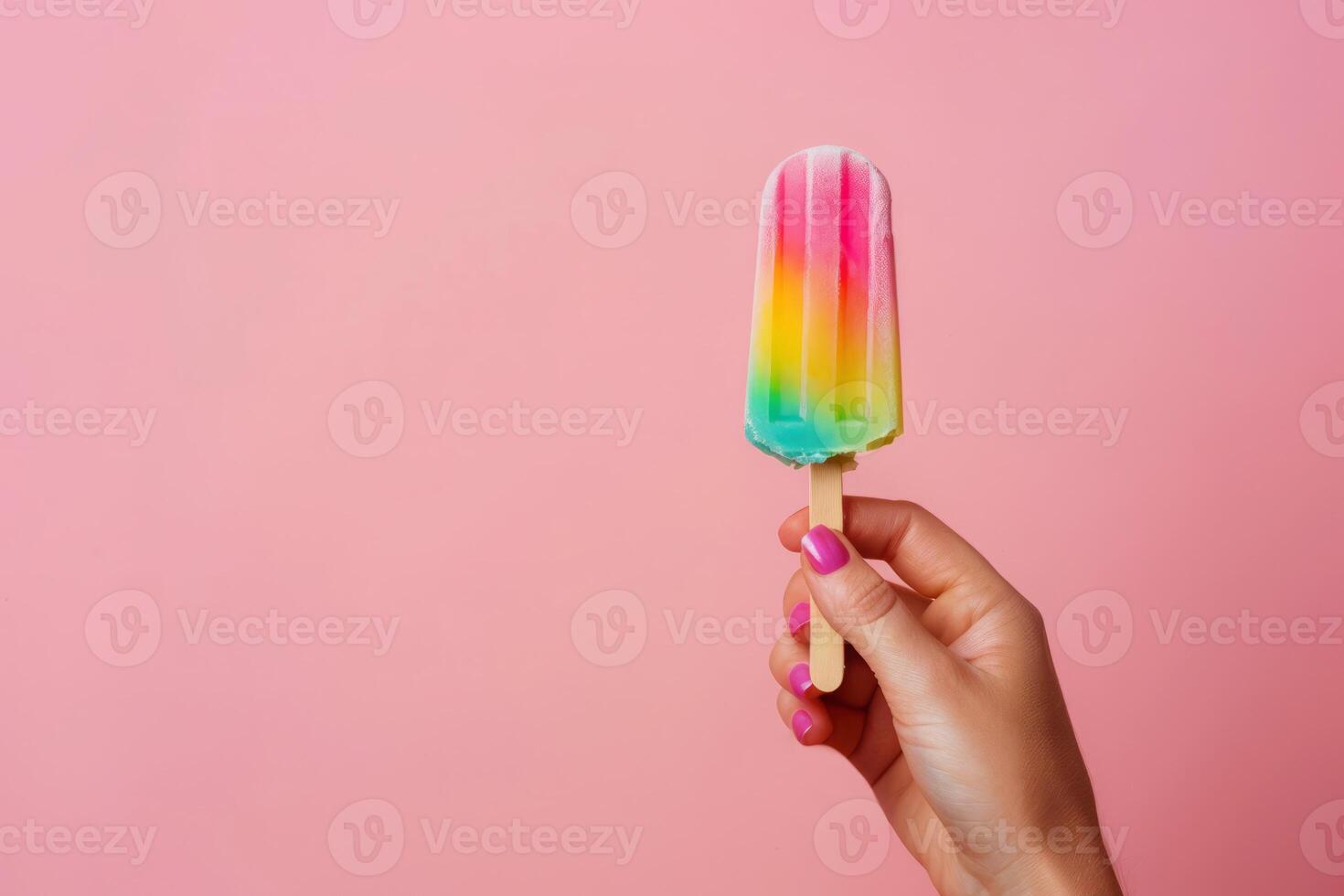 ai generiert weiblich Hand hält beschwingt Obst Eis Pop gegen Rosa Hintergrund foto