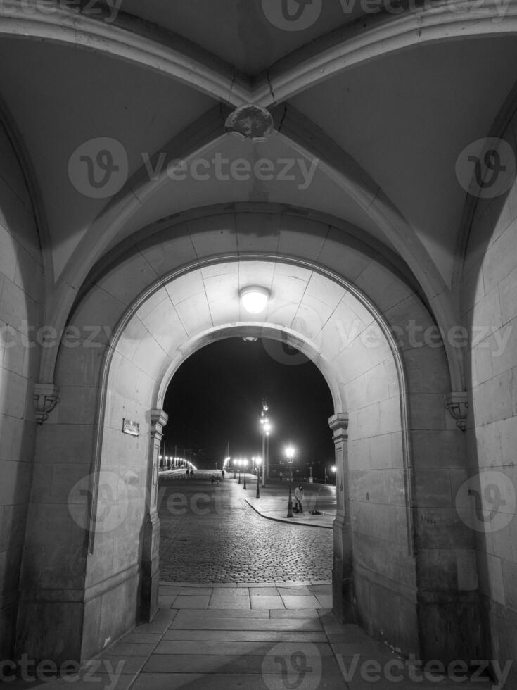 das Stadt von Dresden beim Nacht foto