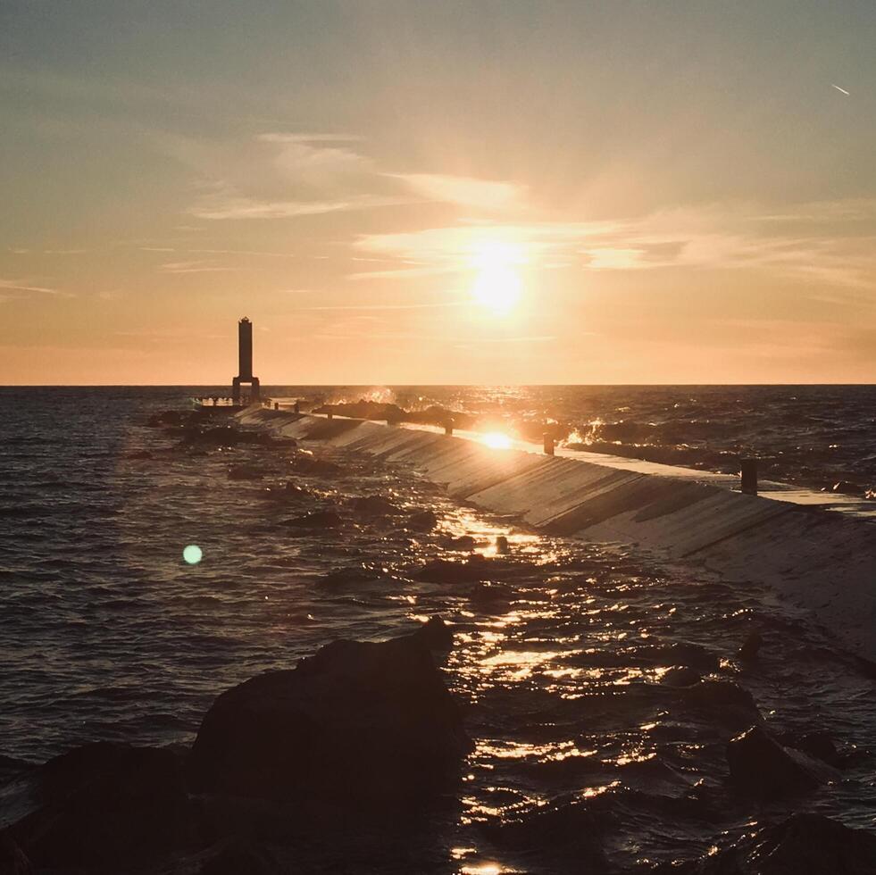 Pier bei Sonnenuntergang foto