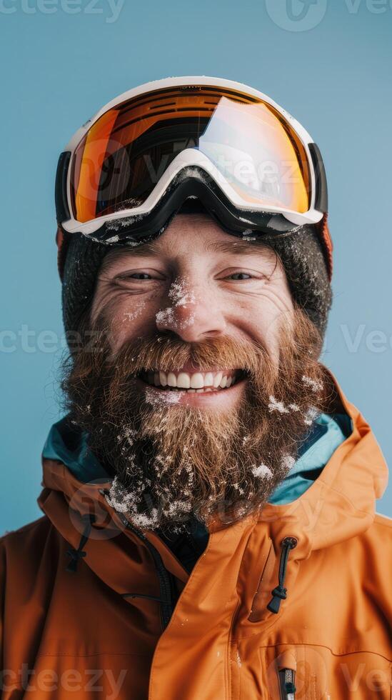 ai generiert lächelnd Mann mit ein Bart im Ski Ausrüstung auf ein Blau Hintergrund foto